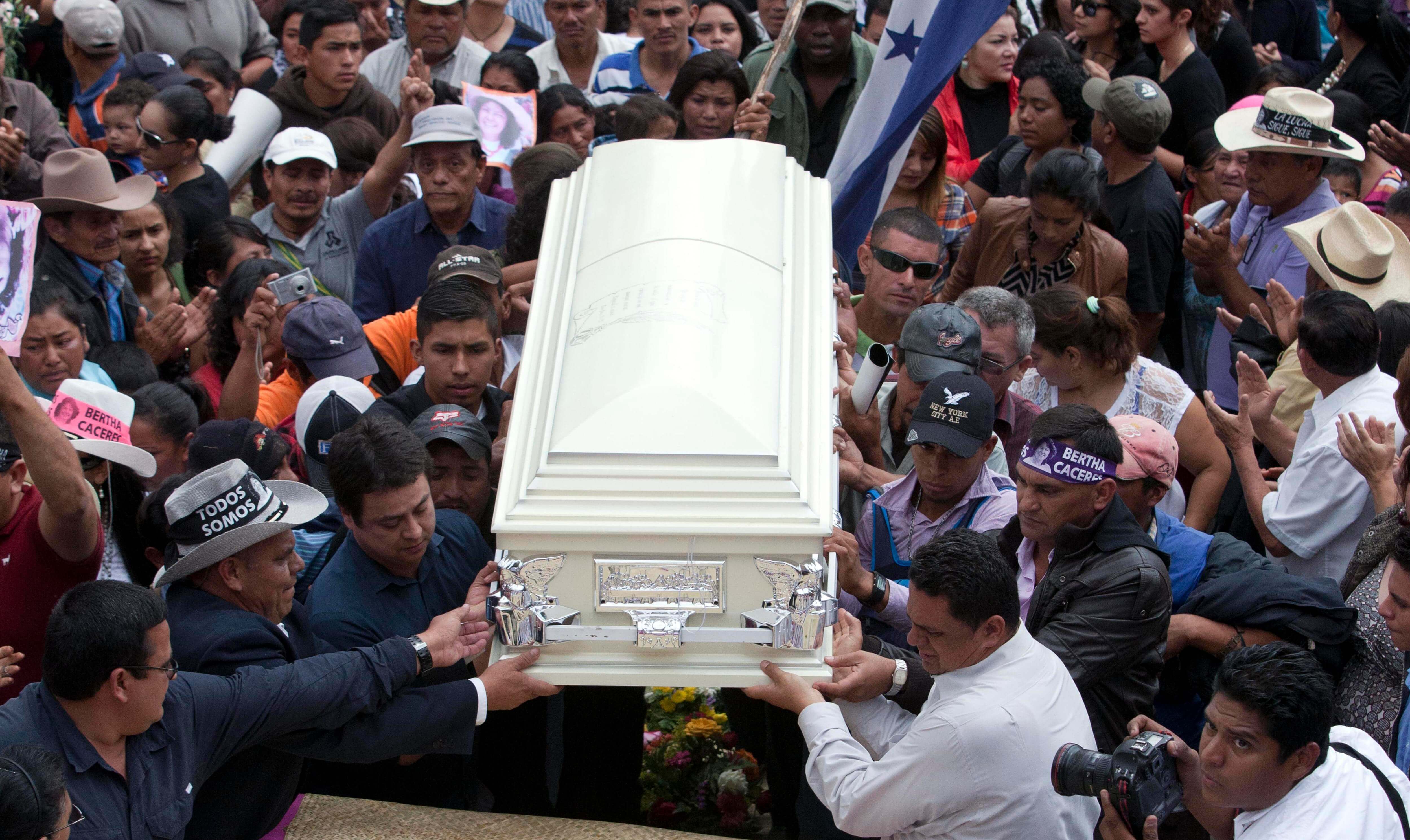 Berta-funeral-7-UN-copia